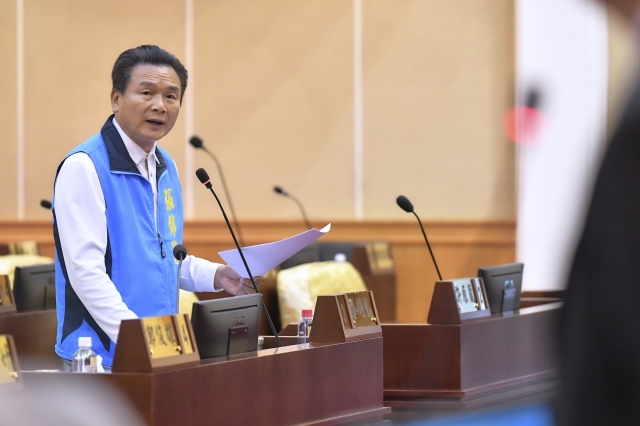 2025-11-03 第20屆第6次定期會-縣政質詢(共70張)